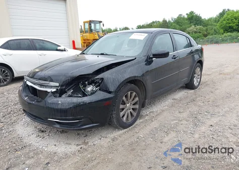 2013 Chrysler 200 Touring z USA, uszkodzony, nr VIN 1C3CCBBB2DN567418